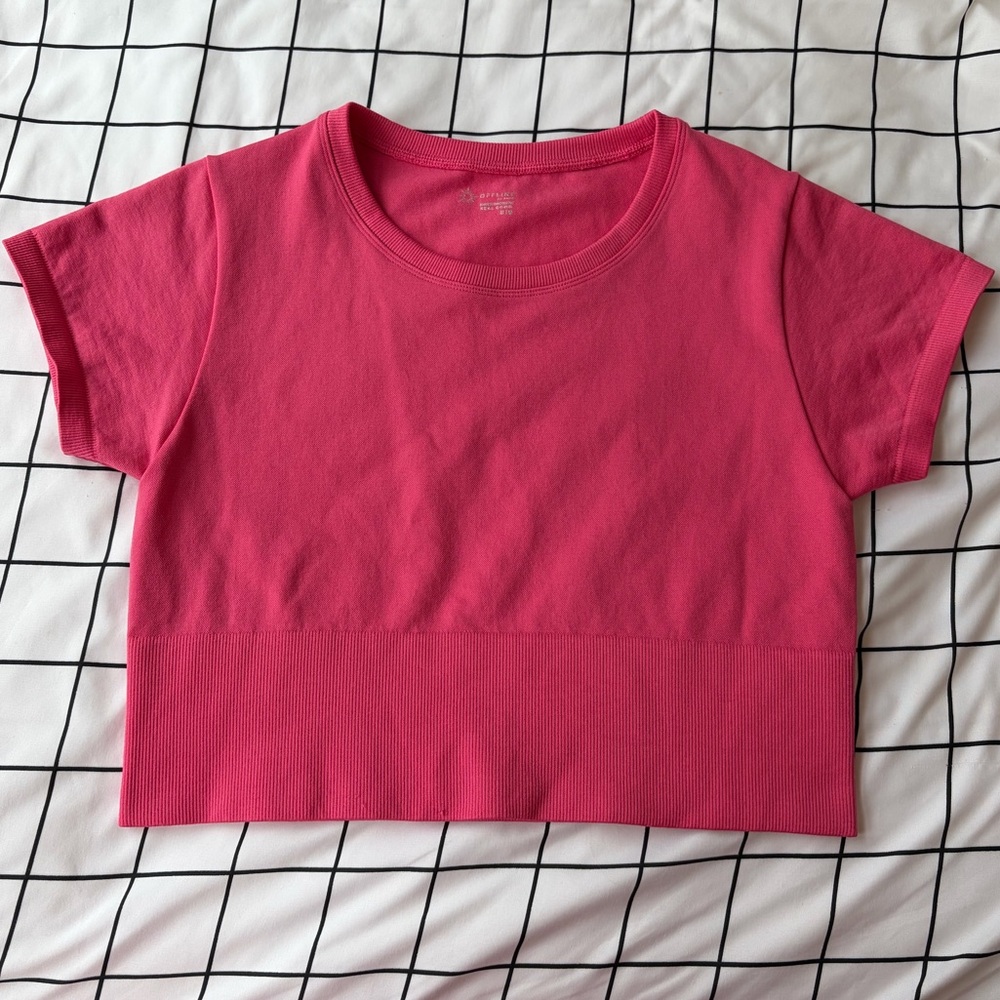 Pink Offline by Aerie Square Cropped Top Size Medium.
